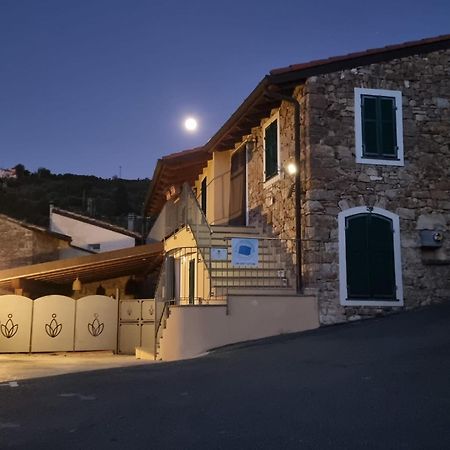 Il Nido Del Viaggiatore Vallebona Exterior photo